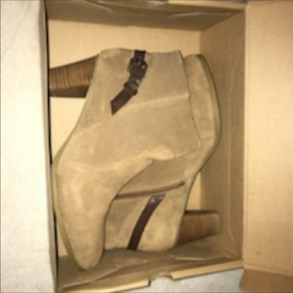 NWOT BASS ANKLE WEDGE BOOTS NEVER WORN - Picture 4 of 6